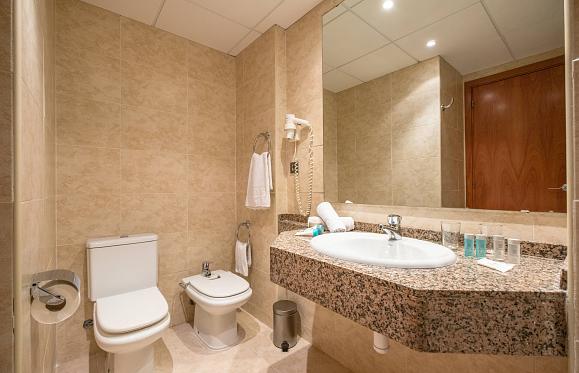 Habitación Estándar 2 Adultos Vista Piscina + Parking Gratis