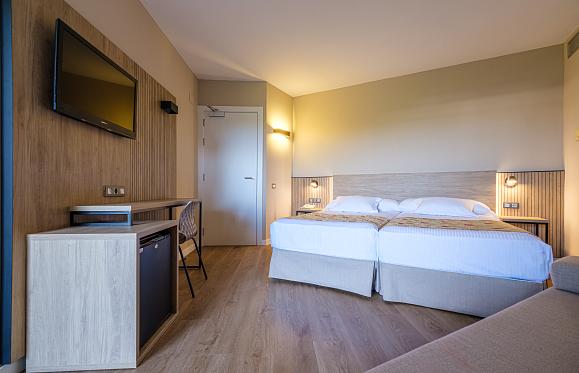 Habitación Familiar Comunicada Vista Piscina