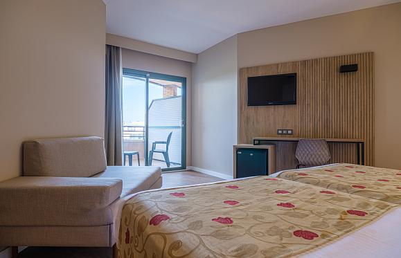 Habitación Familiar Comunicada Vista Piscina