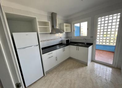 Kitchen with natural light in Salou